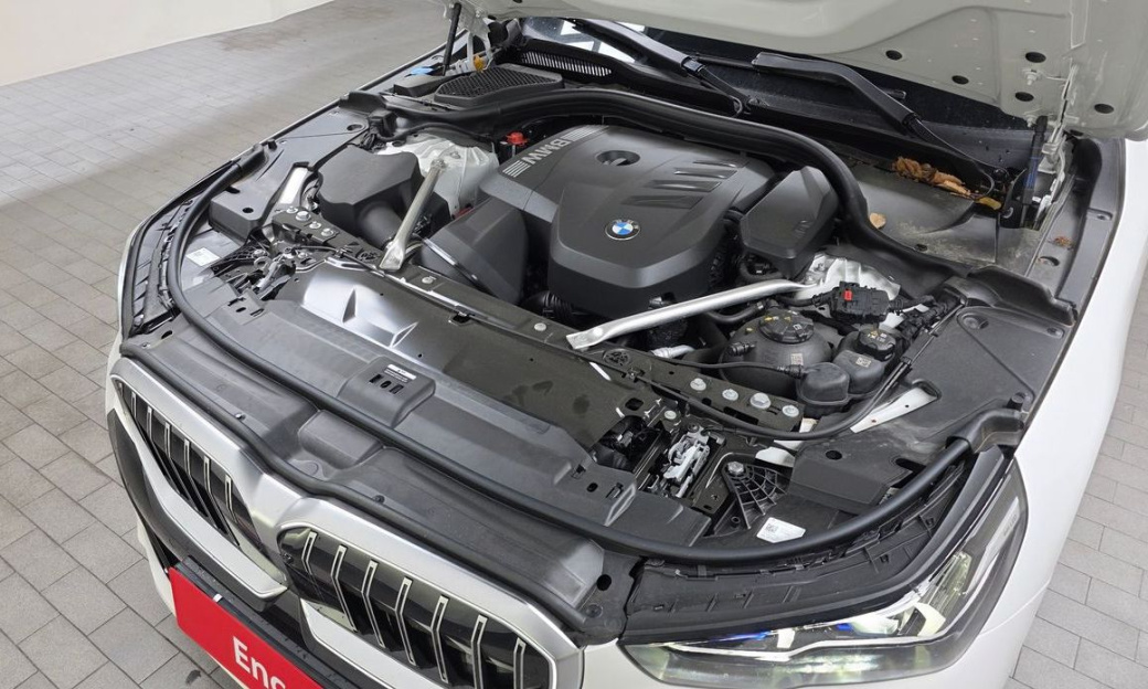 BMW 5-Series 520i M Sport, 2025
