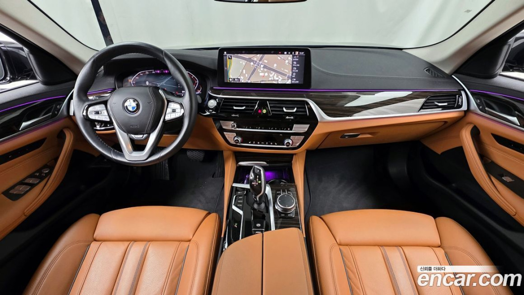 BMW 5-Series 520i Luxury, 2023