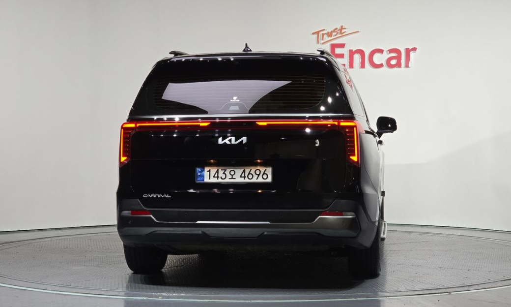Kia Carnival 7-Seater Gravity, 2024