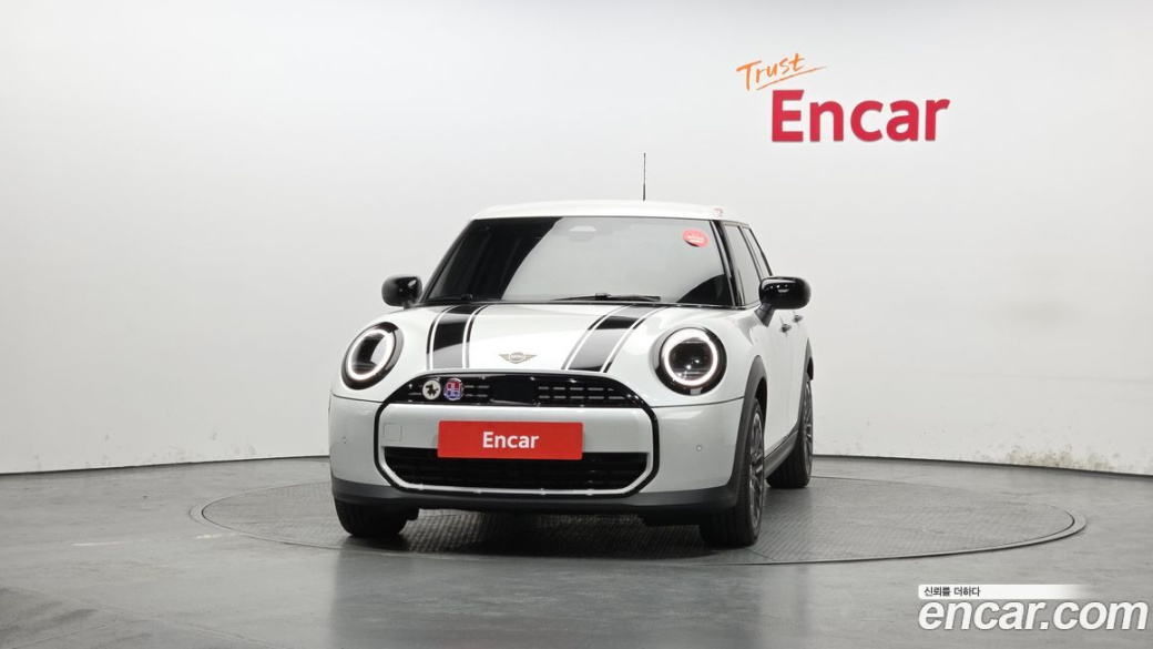 Mini Cooper 5Door Essential, 2025