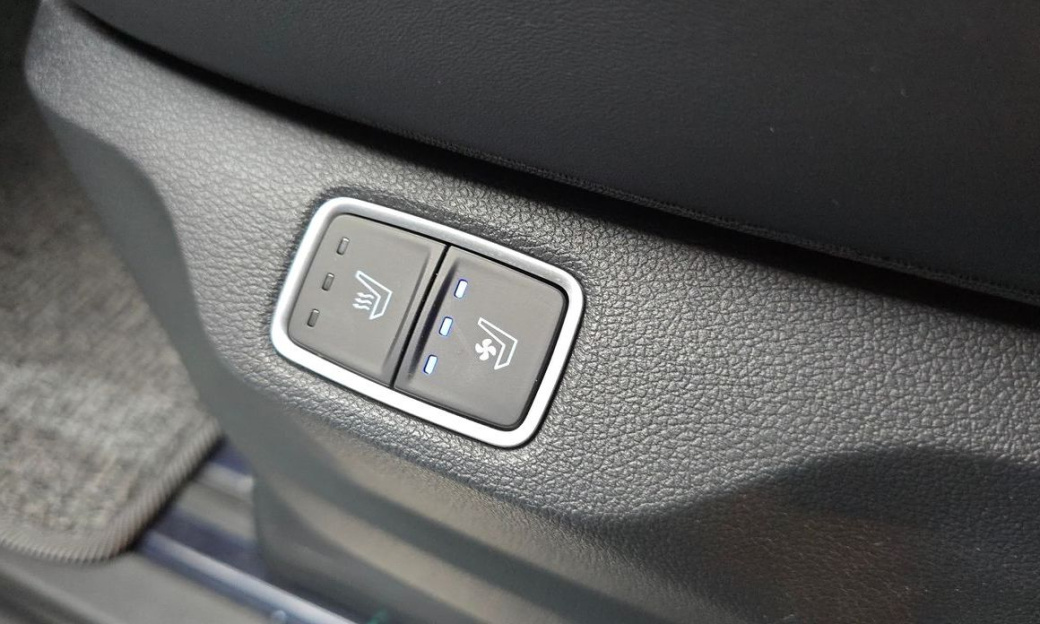 Hyundai Staria 4WD Lounge 9-Seater, 2025