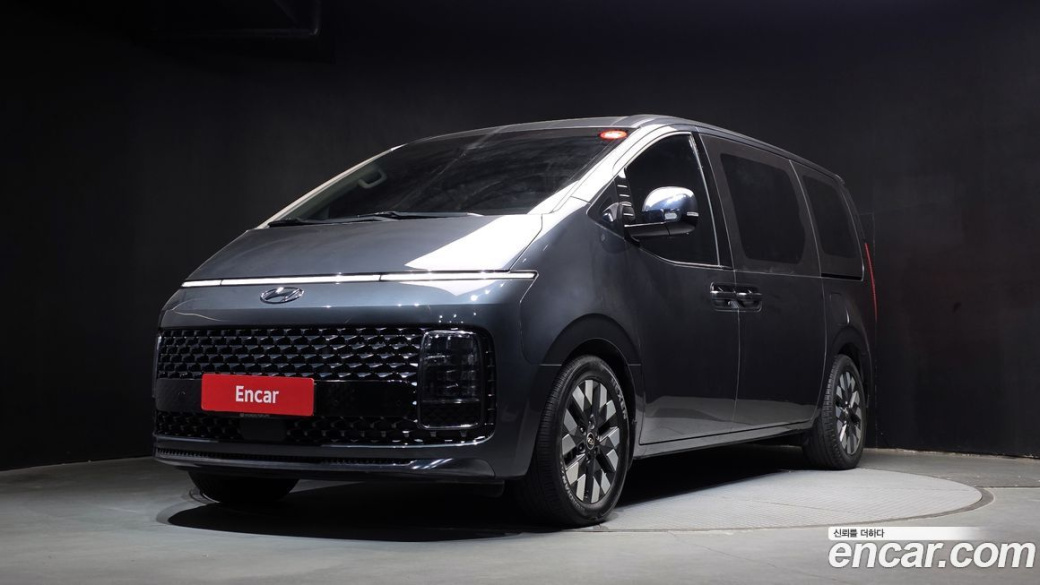 Hyundai Staria Lounge 9-Seater, 2023