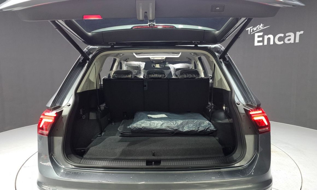 Volkswagen Tiguan 2.0 TSI Prestige, 2024