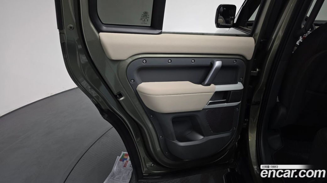 Land Rover Defender 110 P300 X-Dynamic SE, 2023