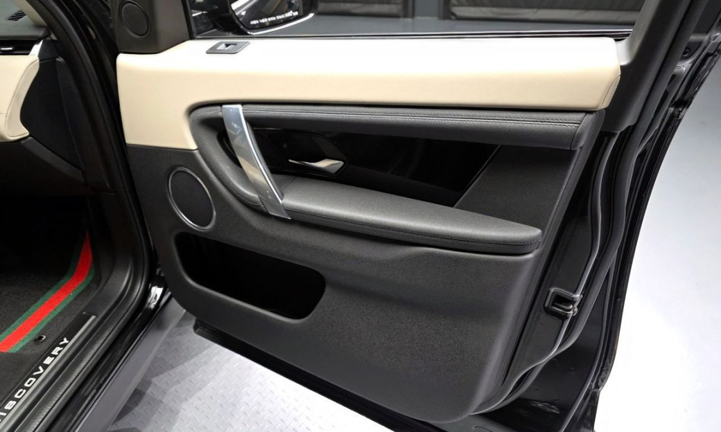 Land Rover Discovery Sport P250 SE, 2022