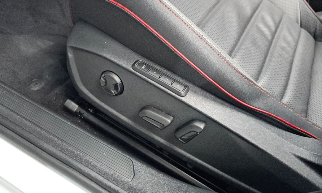 Volkswagen Golf 2.0 GTI, 2024