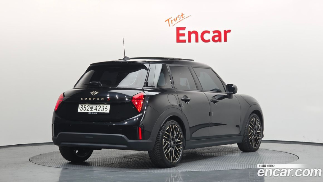 Mini Cooper 5 Door Favoured, 2025
