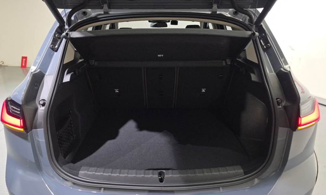 BMW 2-Series 220i Luxury, 2025