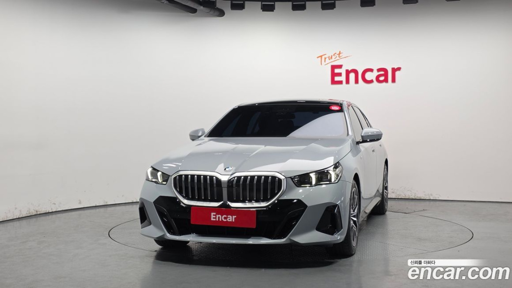 BMW 5-Series 520i M Sport, 2025