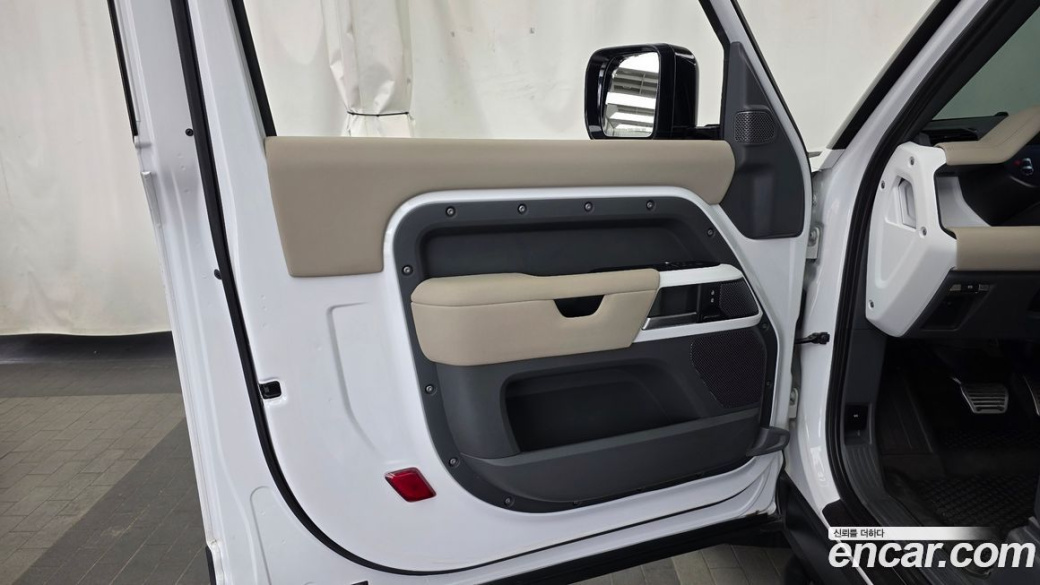 Land Rover Defender 90 D250 SE, 2022
