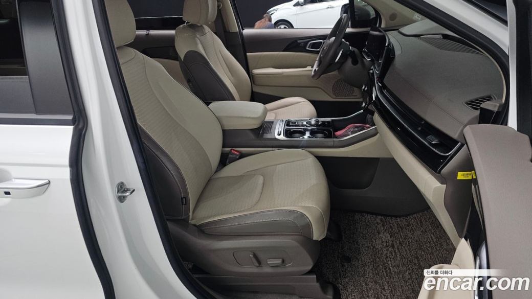 Kia Carnival 9-Seater Signature, 2024