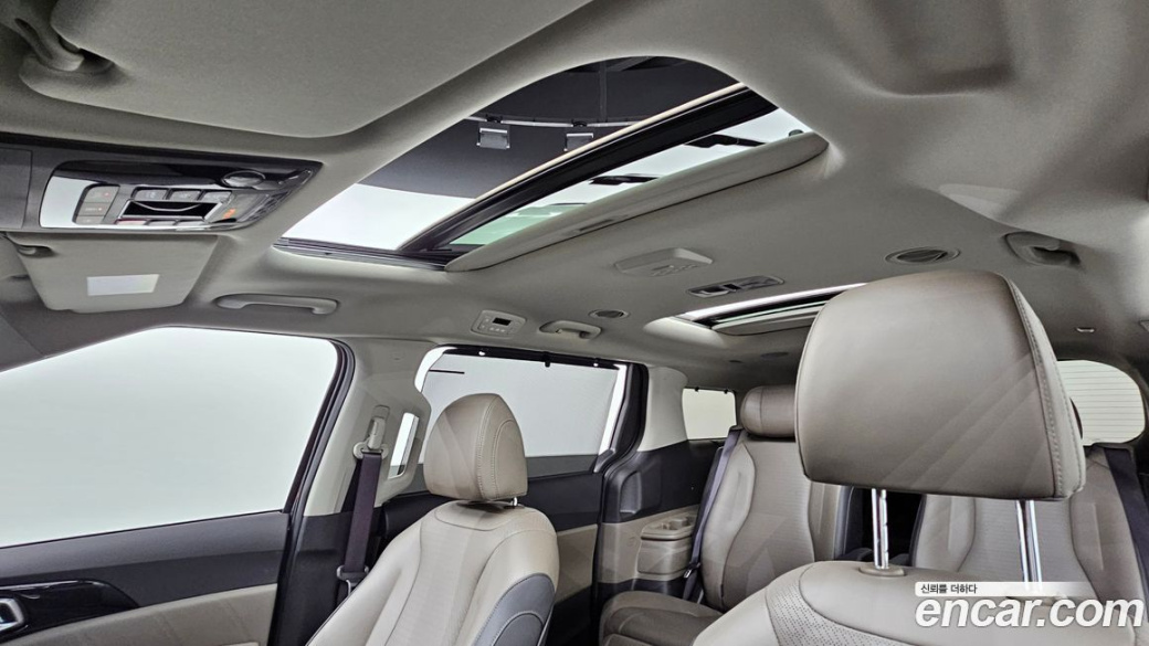 Kia Carnival 7-Seater Signature, 2024