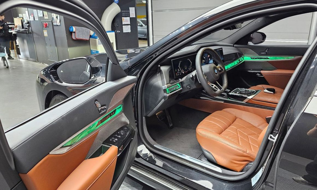 BMW 7-Series 740i xDrive M Sport, 2025