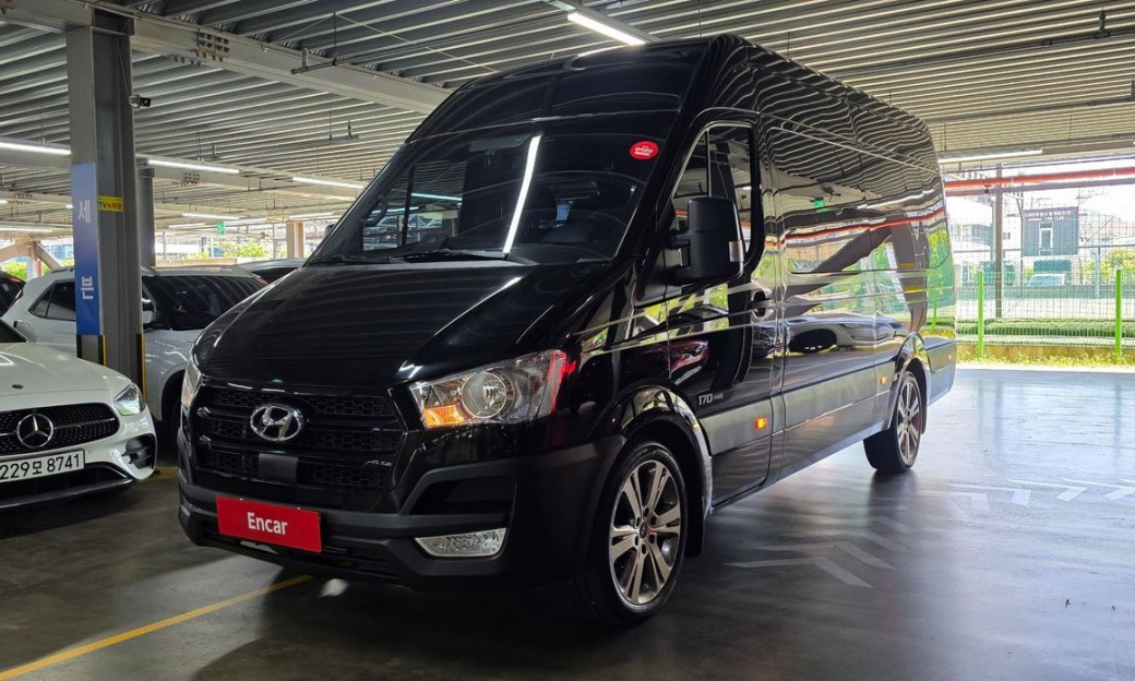 Hyundai Solati 15-seater, 2022