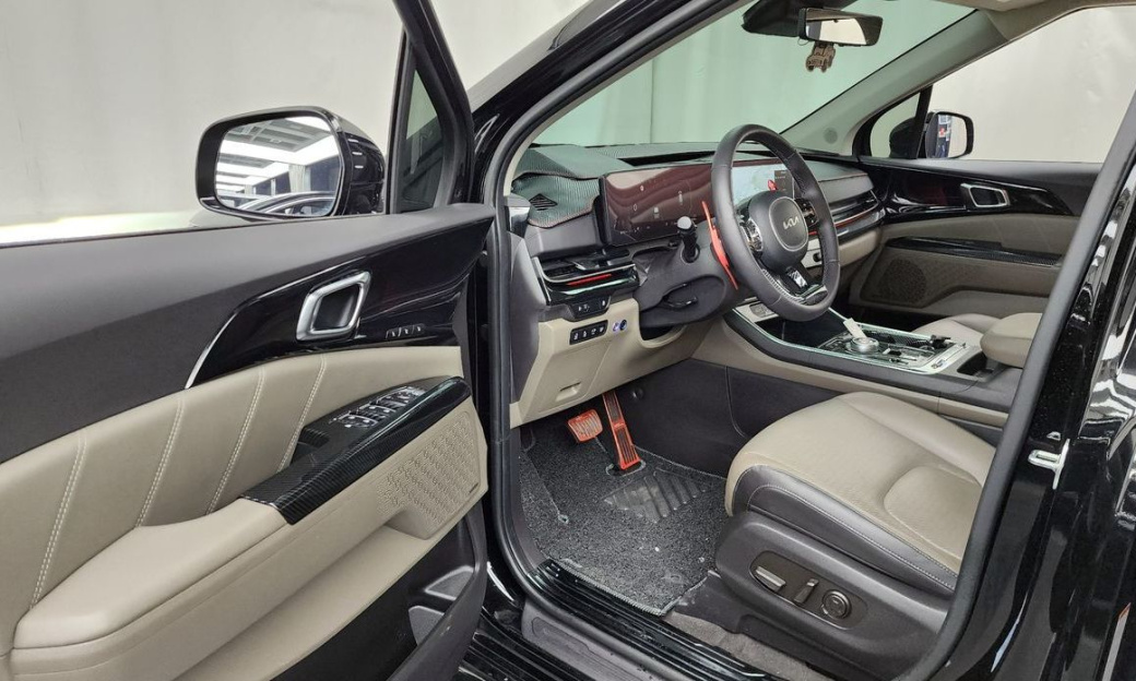 Kia Carnival 9-Seater Hi Limousine (Special Vehicle), 2024
