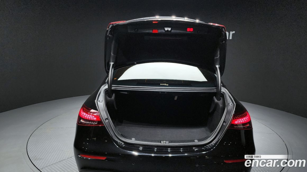 Mercedes-Benz E-Class E220d 4MATIC AMG Line, 2022