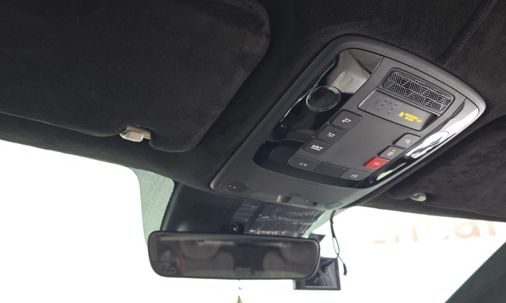 Kia Carnival 9-Seater Hi Limousine (Special Vehicle), 2025