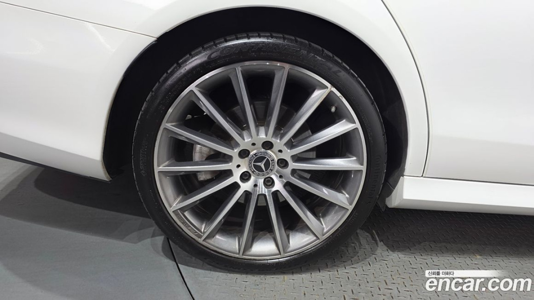 Mercedes-Benz E-Class E350 4MATIC AMG Line, 2022