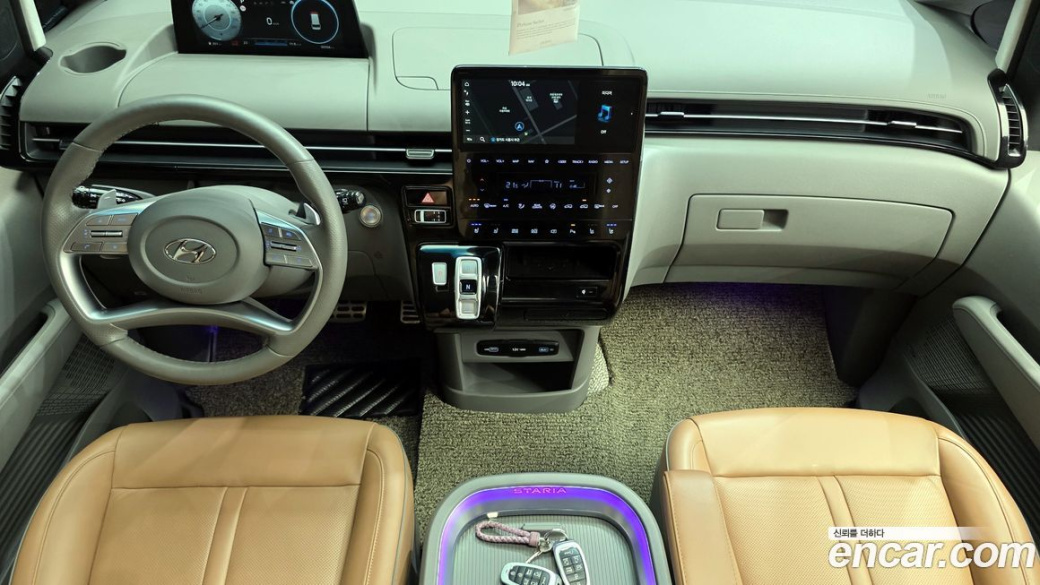 Hyundai Staria 4WD Lounge 7-Seater, 2023