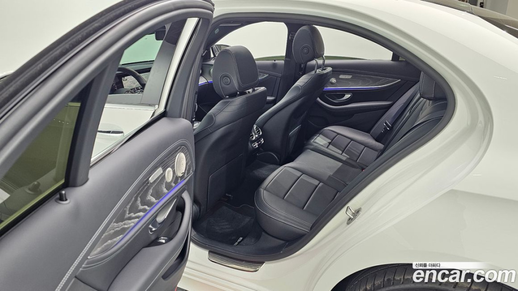 Mercedes-Benz E-Class E350 4MATIC AMG Line, 2021