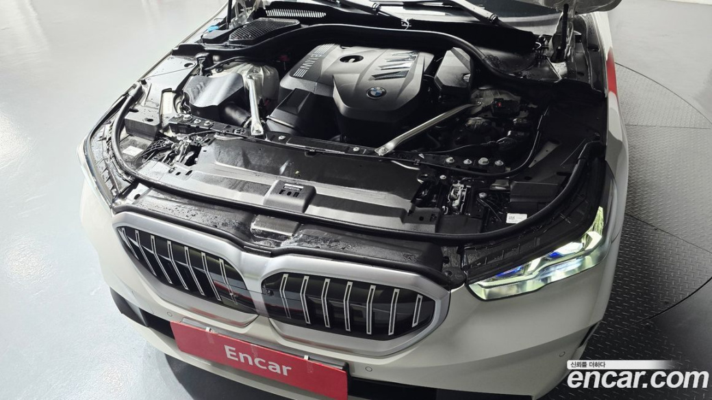 BMW 5-Series 520i, 2025