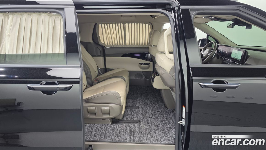 Kia Carnival 7-Seater Hi-Limousine, 2022