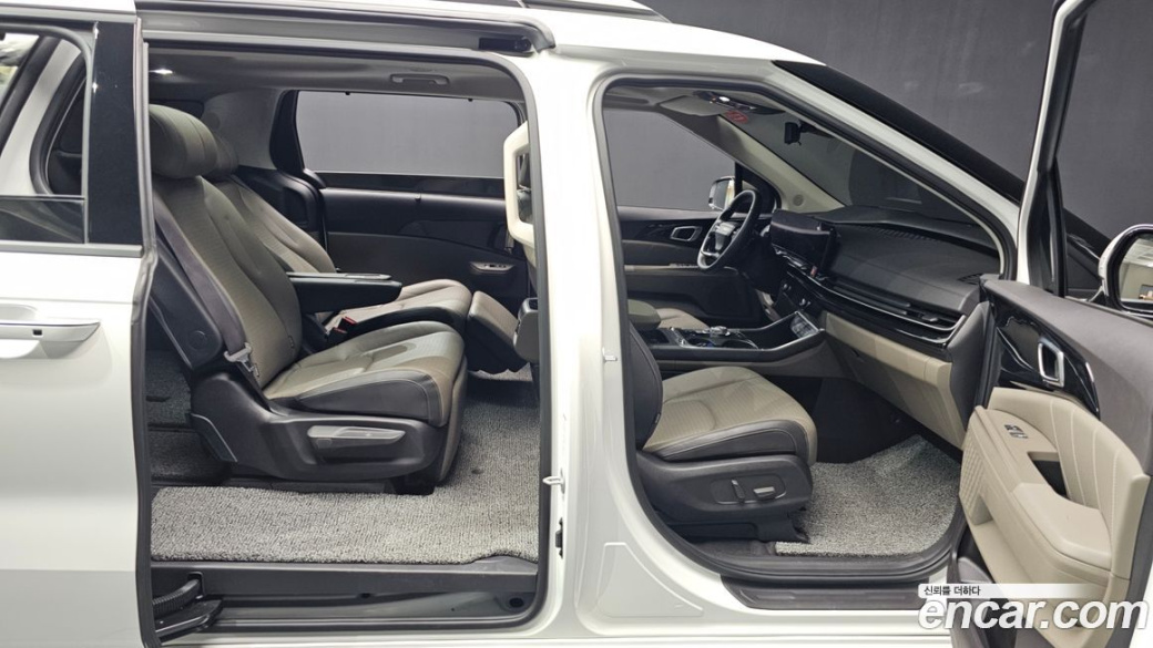 Kia Carnival 7-Seater Signature, 2025