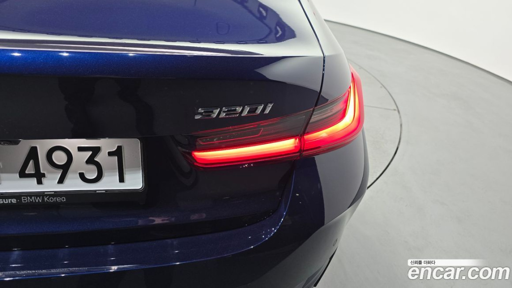 BMW 3-Series 320i, 2025