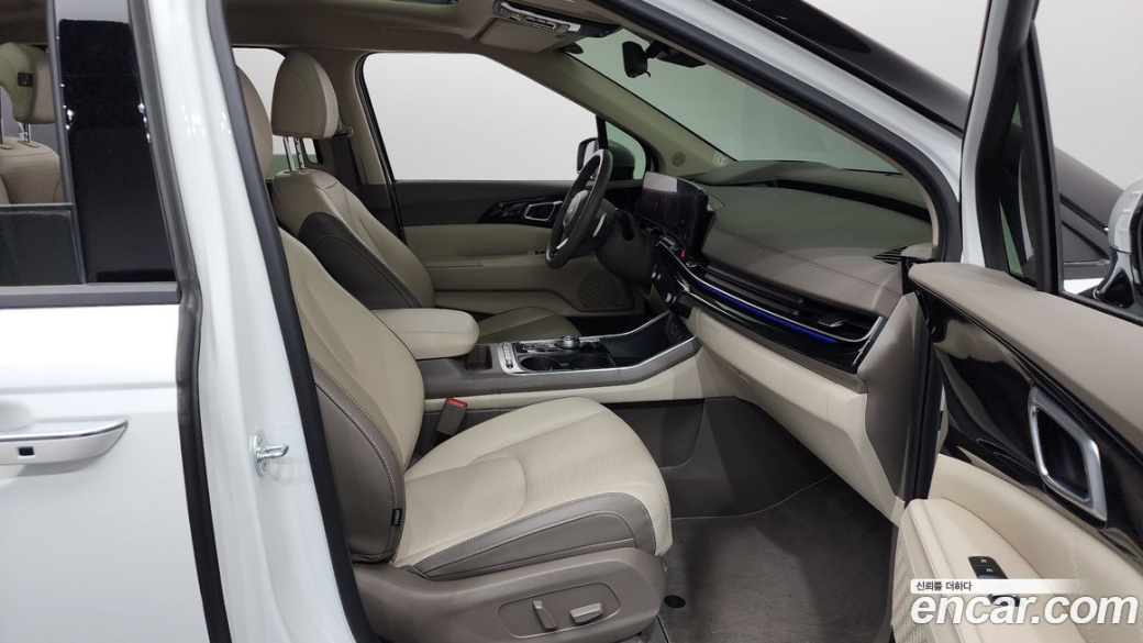 Kia Carnival 9-Seater Signature, 2024