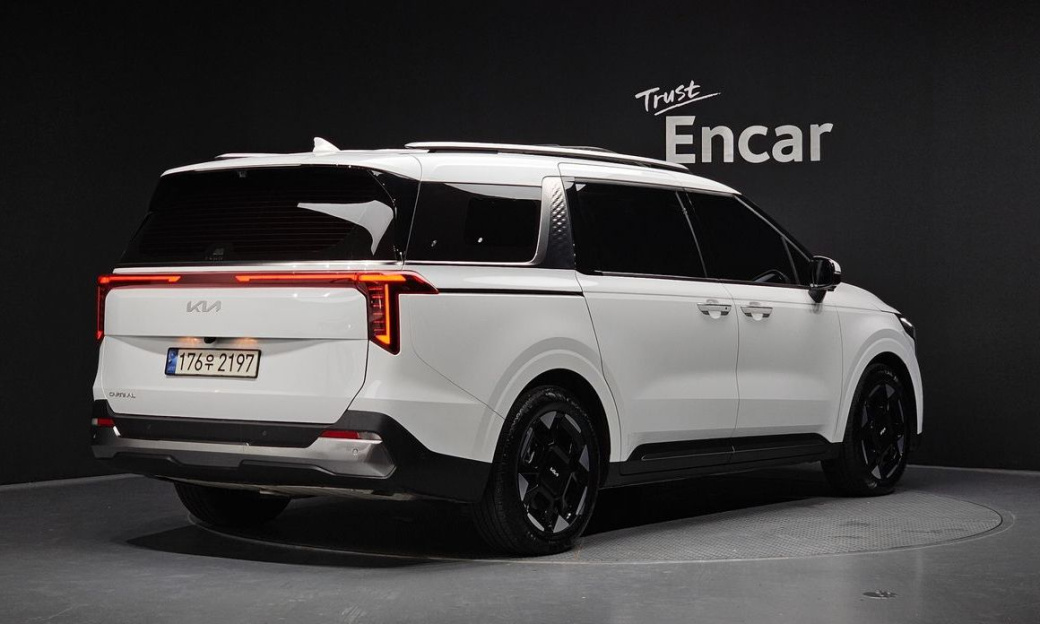 Kia Carnival 7-Seater Signature, 2025