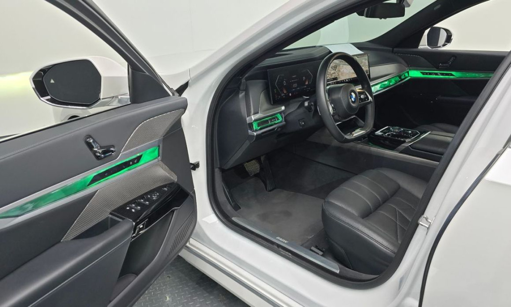 BMW 7-Series 740i sDrive Design Pure Excellence, 2023