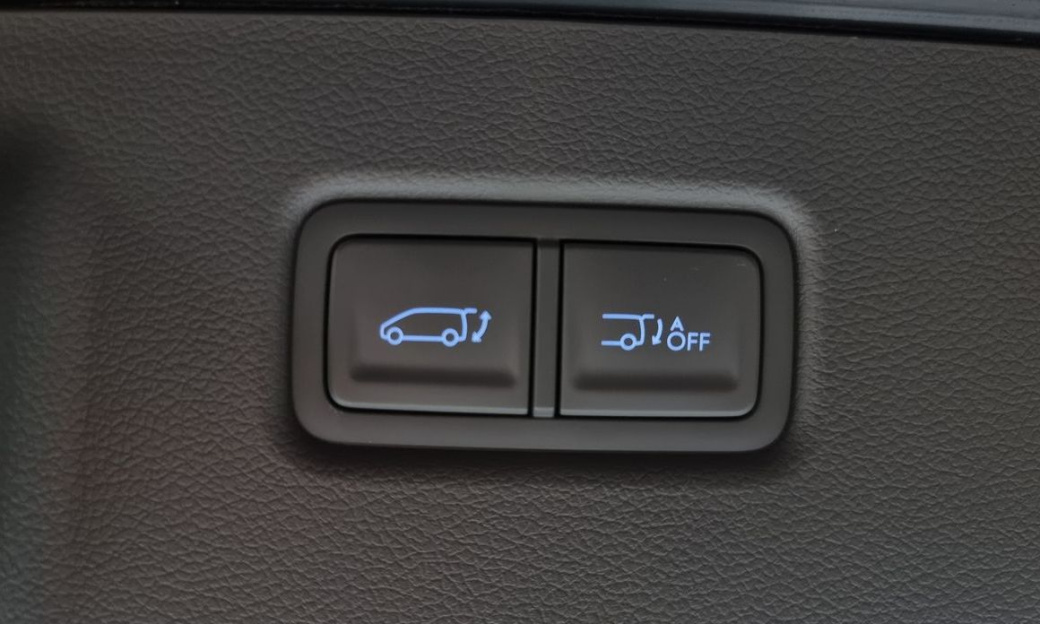 Hyundai Staria 4WD Lounge 7-Seater, 2024