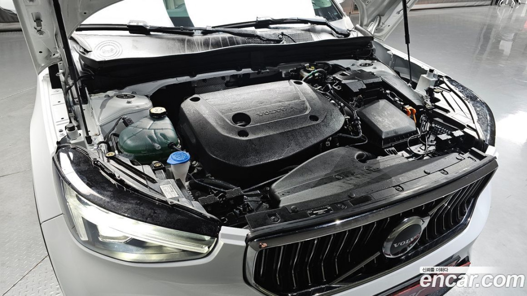 Volvo XC40 B4 Ultimate Bright, 2024
