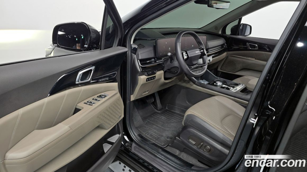 Kia Carnival 9-Seater Gravity, 2025