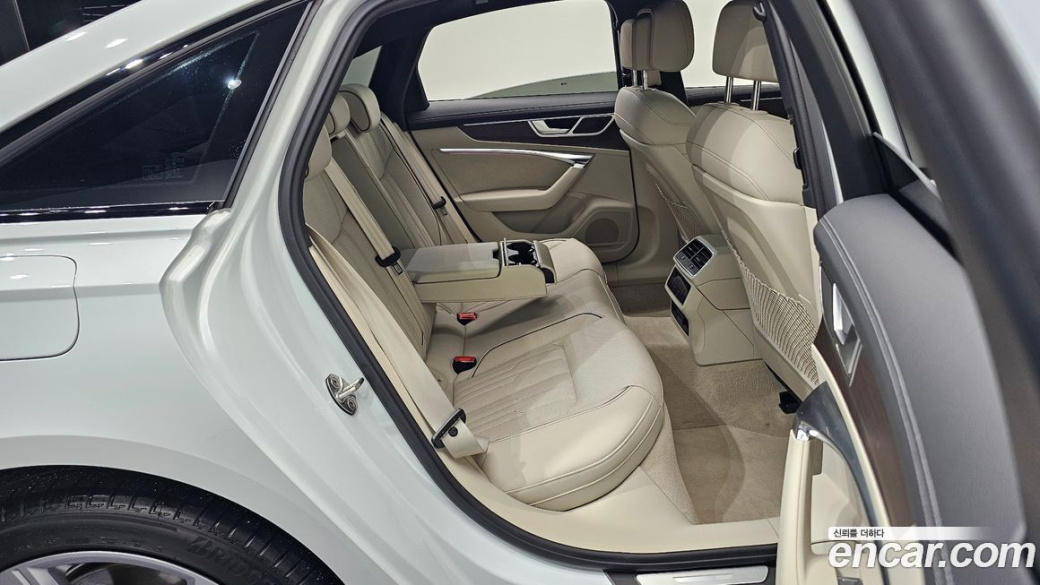 Audi A6 45 TFSI Premium, 2025