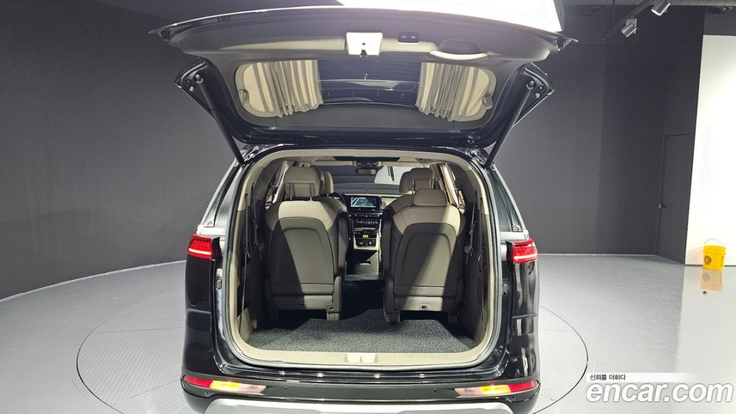 Kia Carnival 9-Seater Hi-Limousine, 2023