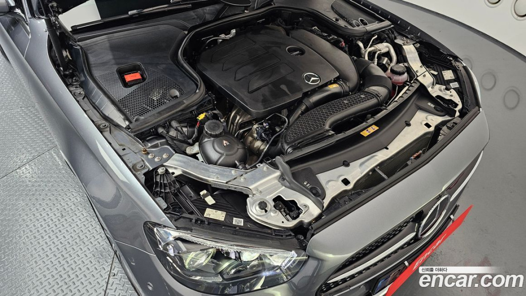 Mercedes-Benz E-Class E350 4MATIC AMG Line, 2022