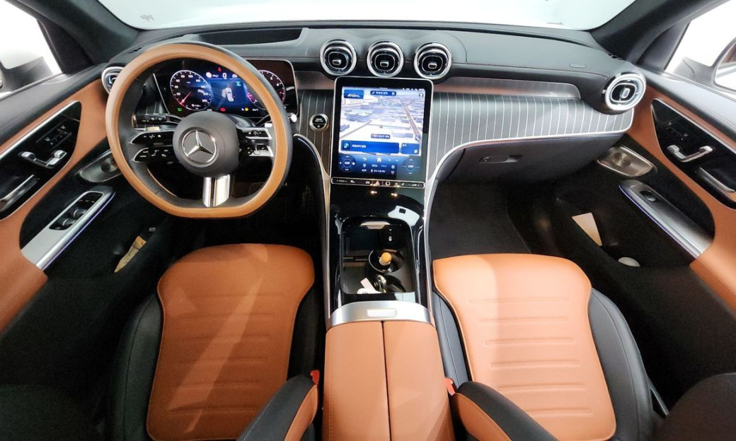 Mercedes-Benz GLC-Class GLC300 4MATIC AMG Line, 2025