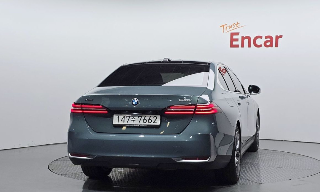 BMW 5-Series 530i xDrive, 2025