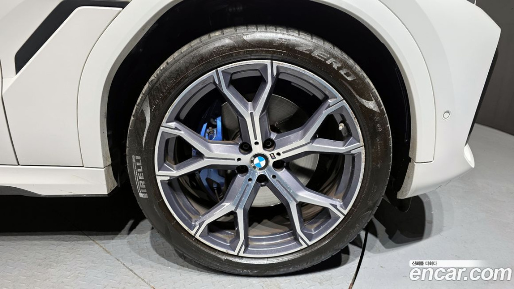 BMW X6 xDrive40i M Sport, 2022