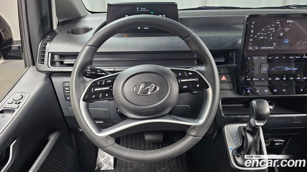 Hyundai Staria 4WD Tourer 11-Seater, 2024