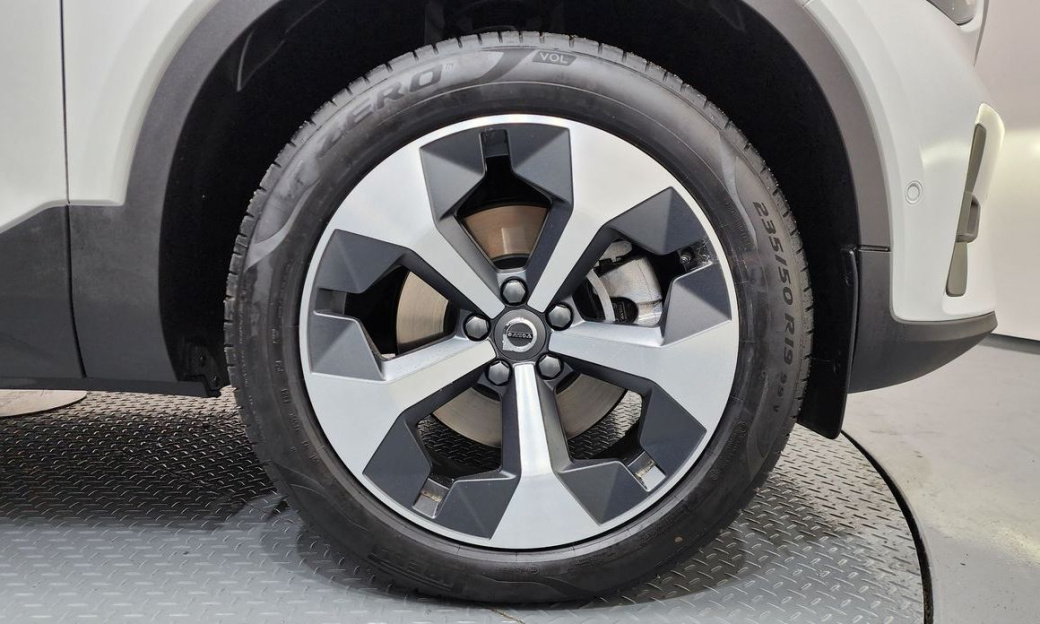 Volvo XC40 B4 Ultra Bright, 2025