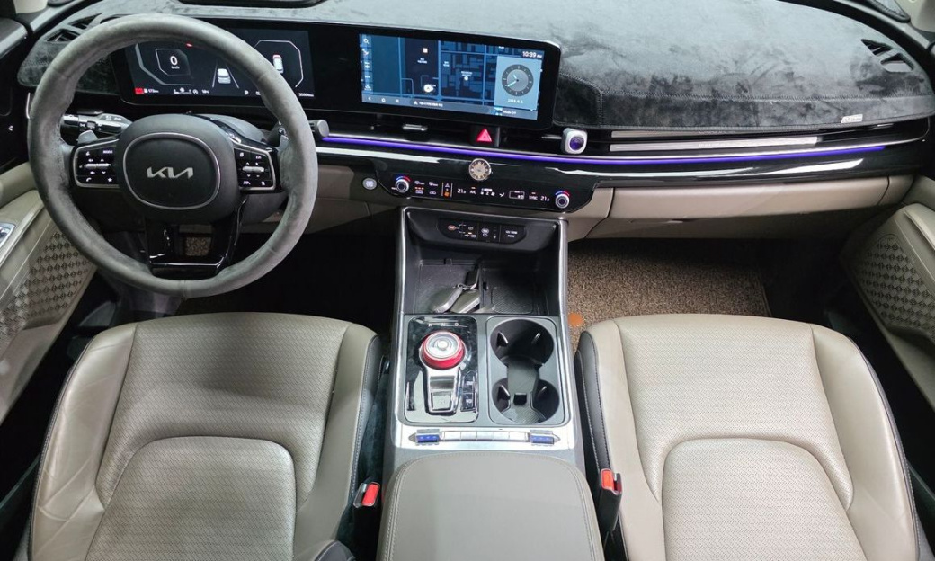 Kia Carnival 7-Seater Signature, 2024