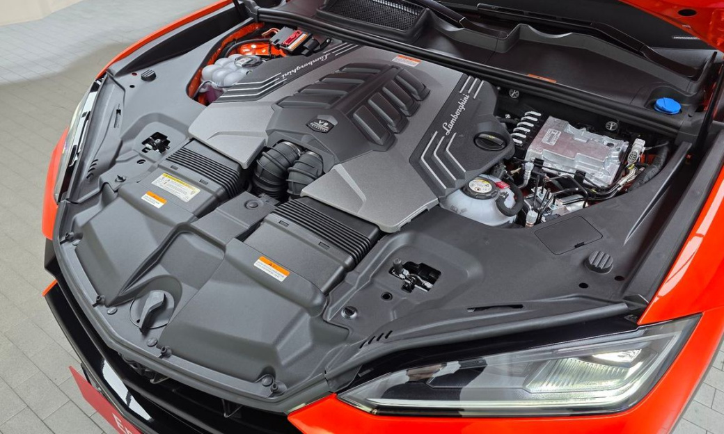 Lamborghini Urus 4.0 V8 SE, 2025