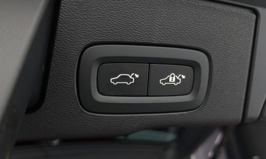 Volvo XC60 B5 Ultra Bright, 2025