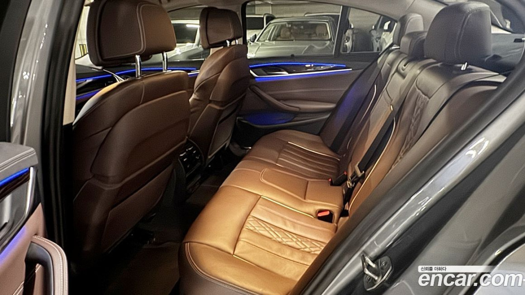 BMW 5-Series 523d Luxury, 2023