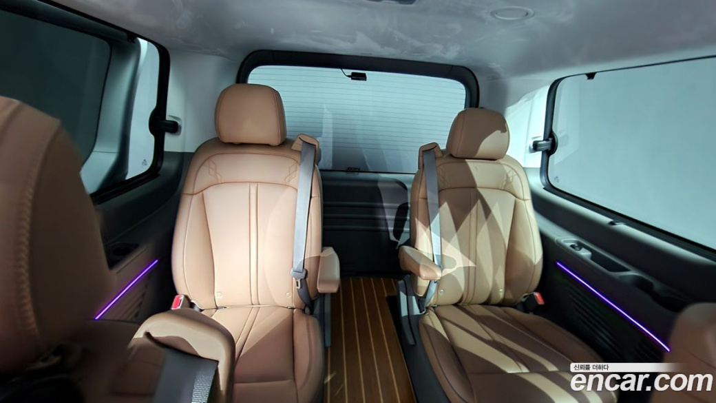 Hyundai Staria 4WD Lounge 9-Seater, 2023