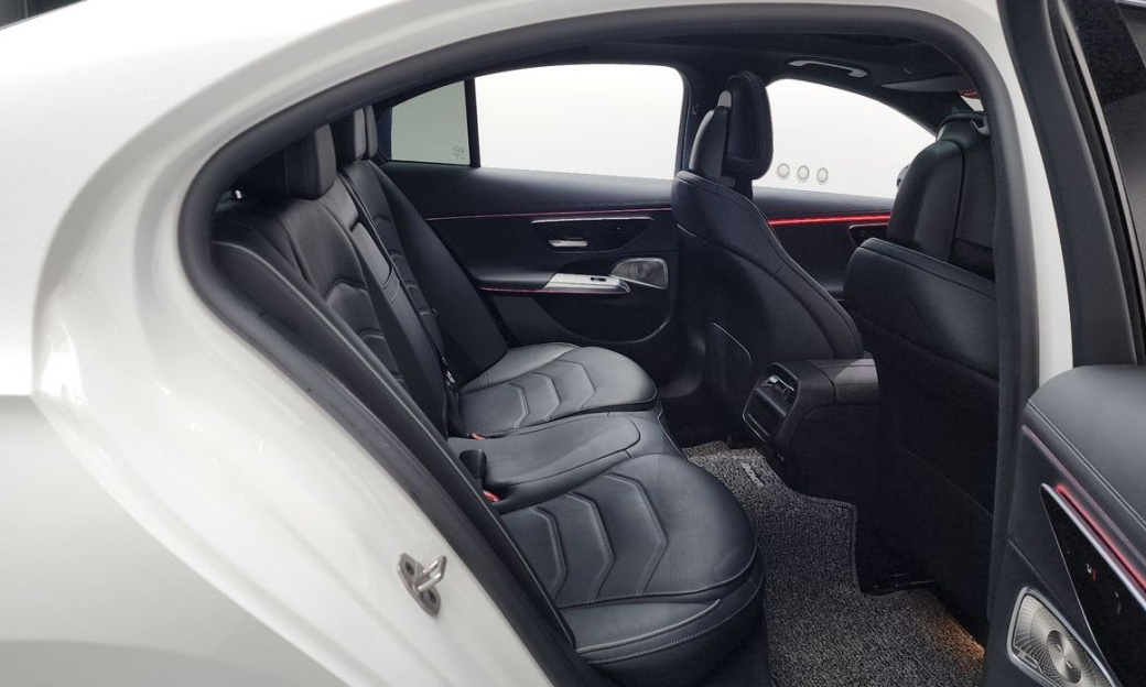 Mercedes-Benz E-Class E300 4MATIC AMG Line, 2024