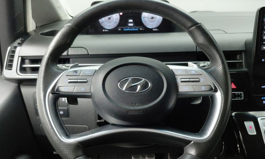 Hyundai Staria Lounge 9-Seater, 2022