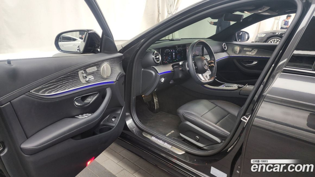 Mercedes-Benz E-Class E350 4MATIC AMG Line, 2023